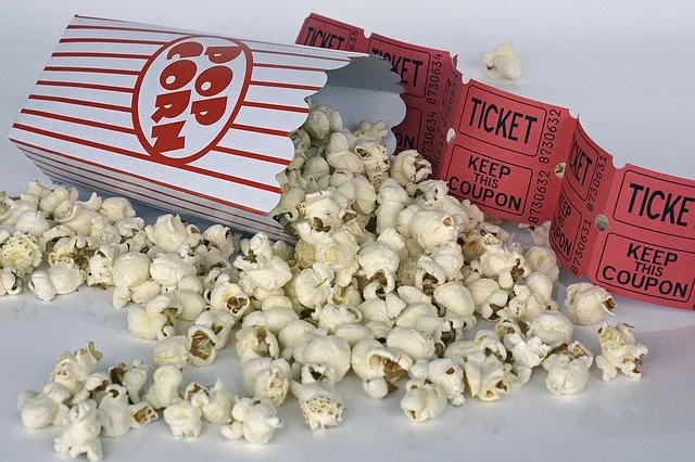 Popcornia ja elokuvalippuja